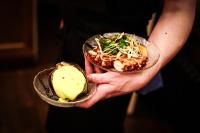 Jídlo v hotelu nebo okolí