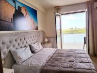 A bed or beds in a room at B&B Waltanna Airport