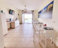 A kitchen or kitchenette at B&B Waltanna Airport