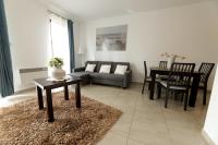 Posedenie v ubytovaní Apartament IKAR z ogródkiem, blisko morza