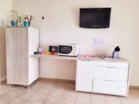 A kitchen or kitchenette at B&B Waltanna Airport