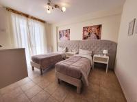 A bed or beds in a room at B&B Waltanna Airport
