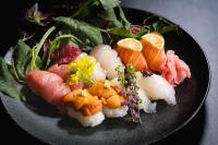 Jídlo v ryokanu nebo okolí