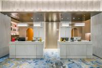 Elegant International Hotel Shanghai - Bund Sichuan Road North Metro Branchにあるキッチンまたは簡易キッチン