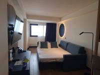 Postel nebo postele na pokoji v ubytování Sercotel Playa Canteras