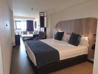 Postel nebo postele na pokoji v ubytování Sercotel Playa Canteras