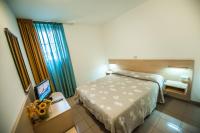Łóżko lub łóżka w pokoju w obiekcie Hotel Johnson