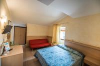 Łóżko lub łóżka w pokoju w obiekcie Hotel Johnson