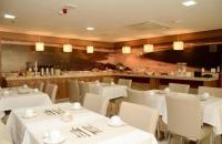 Restoran või mõni muu söögikoht majutusasutuses Suíte super confortável no centro de Linhares