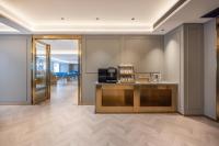 a lobby with a counter and a room with chairs at Mido Hotel - Nanning Anji Wanda Plaza Branch in Nanning