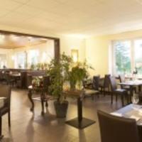 En restaurant eller et andet spisested på Ferienwohnung Hamburg-Rosengarten