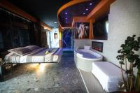 Posteľ alebo postele v izbe v ubytovaní Garda fantasy green jacuzzi sauna piscina