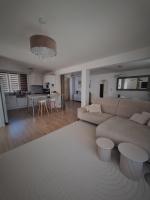 Kuchyňa alebo kuchynka v ubytovaní Maison individuelle avec sa piscine privée
