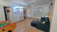 Posedenie v ubytovaní Grande maison familiale avec piscine, proche plage