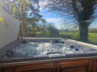 Contemporary Dublin Suite with Hot Tubの見取り図または間取り図