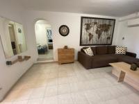 Posezení v ubytování Spacius Garden flat ,1km from the beach , Sleeps 5 ,by likeyourhome