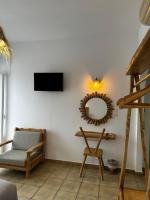 Televízia a/alebo spoločenská miestnosť v ubytovaní Hotel Livadia