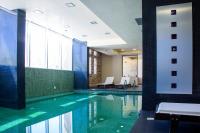 Bazén v ubytování Royal Paradise Beach Resort & Spa nebo v jeho okolí