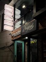 Original Backpackersに飾ってある許可証、賞状、看板またはその他の書類