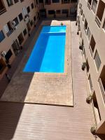 Luxurious 2 Bedroom Condo City Center with Pool ' train station ' Aeroportの見取り図または間取り図
