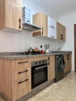 Luxurious 2 Bedroom Condo City Center with Pool ' train station ' Aeroportの見取り図または間取り図