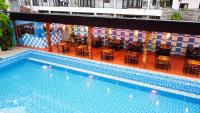 Бассейн в SaBai Backpacker Hostel или поблизости