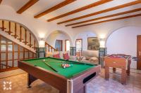 Biliár nebo kulečník v ubytování Villa Ausina by Abahana Villas