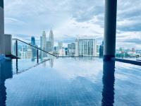 Der Swimmingpool an oder in der Nähe von XING LUN KLCC The Colony Infinitum