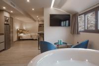 Postel nebo postele na pokoji v ubytování Almazara Suites