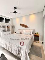 a bedroom with a king size bed in a room at La Estancia Residencial in Iguape
