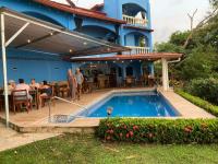 Bazén v ubytování El Paraiso Azul nebo v jeho okolí