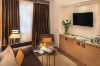 Televízia a/alebo spoločenská miestnosť v ubytovaní Starhotels Metropole