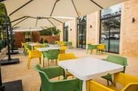 Restaurace v ubytování Le Grove Hotel - Superior Boutique