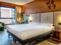 Postel nebo postele na pokoji v ubytování Ibis Styles Zaragoza Ramiro I