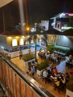 En restaurant eller et andet spisested på Hotel Madhuvan International