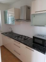 Kuchyňa alebo kuchynka v ubytovaní Apartments Villa Maslinica