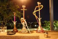 un grupo de jarrones de cristal sentados en una mesa en Argo Village, en Santorini