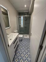 Koupelna v ubytování Acogedor apartamento junto a la playa by beBalmy