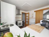 A kitchen or kitchenette at A Levante Conil- Solo familias y parejas
