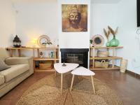A seating area at A Levante Conil- Solo familias y parejas