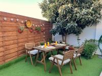 A garden outside A Levante Conil- Solo familias y parejas