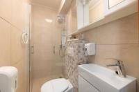 Ein Badezimmer in der Unterkunft Villa Okruk-10 meters away from the beach