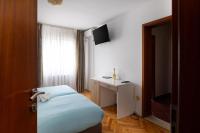 Ein Bett oder Betten in einem Zimmer der Unterkunft Villa Okruk-10 meters away from the beach