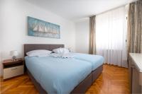 Ein Bett oder Betten in einem Zimmer der Unterkunft Villa Okruk-10 meters away from the beach