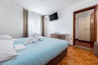 Ein Bett oder Betten in einem Zimmer der Unterkunft Villa Okruk-10 meters away from the beach