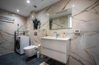 Ein Badezimmer in der Unterkunft Valencia Apartment - By Harim