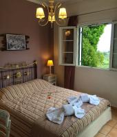 A bed or beds in a room at Villa Del Sol
