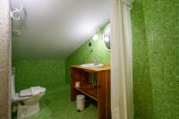 Koupelna v ubytování Basarte Cottage