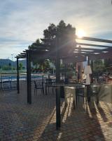 Reštaurácia alebo iné gastronomické zariadenie v ubytovaní Residenza Pierre & Vacances Luni Mare