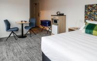 Airport Staysにあるキッチンまたは簡易キッチン